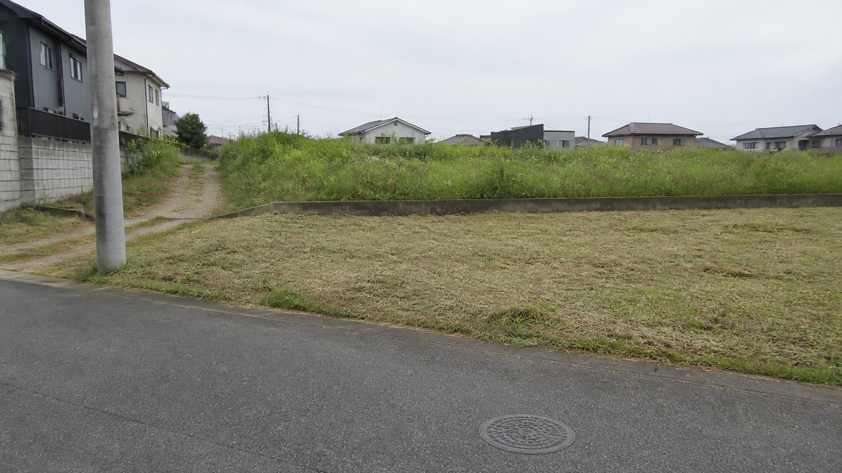 接道やインフラの違いで売りやすさが変わる土地のイメージ